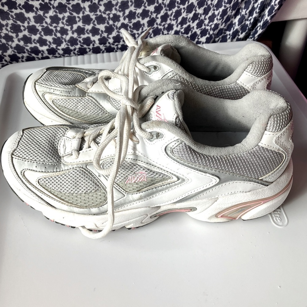 Avia Cantilever Technology Athletic women’s white gray pink leather sneakers 10